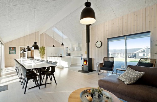 Grenaa House | Gorgeous home in Grenaa with sauna
