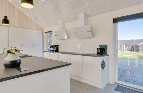 Grenaa House | Gorgeous home in Grenaa with sauna