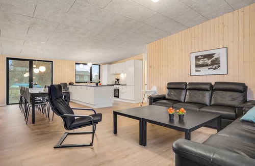 Grenaa House | Gorgeous home in Grenaa with sauna