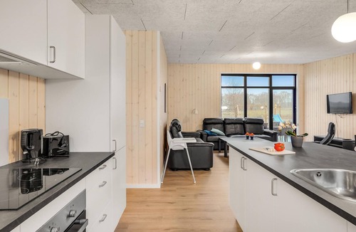 Grenaa House | Gorgeous home in Grenaa with sauna