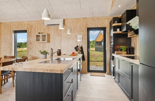Grenaa House | Gorgeous home in Grenaa with kitchen