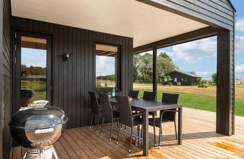 Grenaa House | Gorgeous home in Grenaa with kitchen