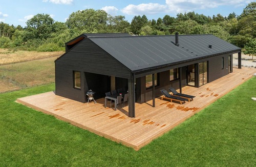 Grenaa House | Gorgeous home in Grenaa with kitchen