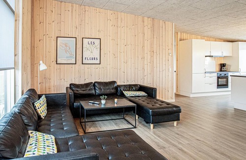 Grenaa House | Gorgeous home in Grenaa with sauna