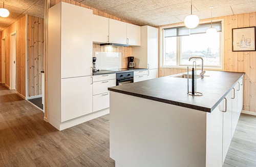 Grenaa House | Gorgeous home in Grenaa with sauna