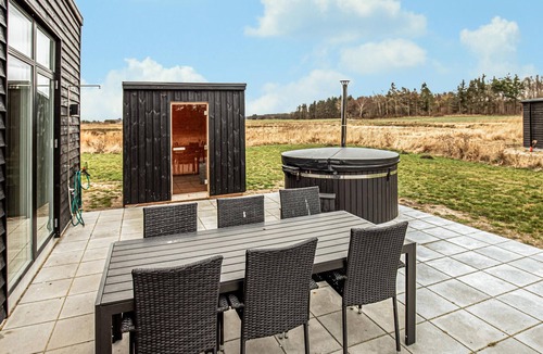 Grenaa House | Gorgeous home in Grenaa with sauna