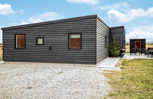 Grenaa House | Gorgeous home in Grenaa with sauna