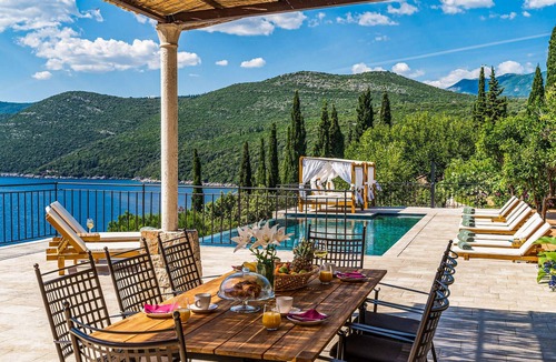 Molunat House | Gorgeous home in Gruda