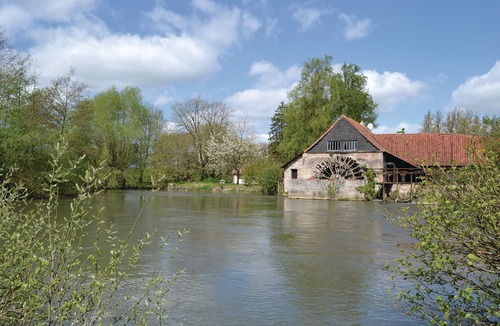 Gueschart House | Gorgeous home in Gueschart with kitchen