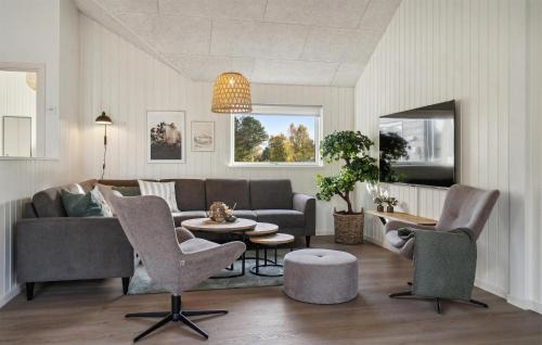 Hoensinge House | Gorgeous Home In Højby With Kitchen