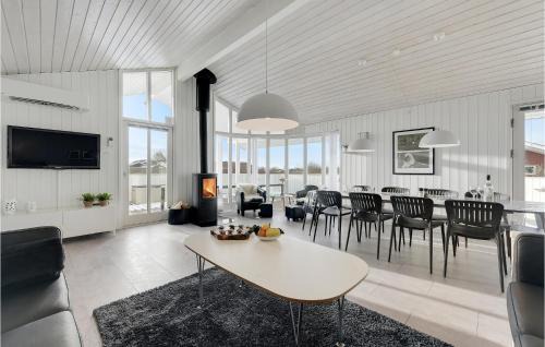 Flovt Strand House | Gorgeous Home In Haderslev With Kitchen