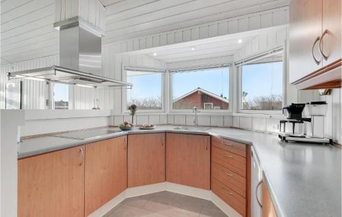 Flovt Strand House | Gorgeous Home In Haderslev With Kitchen