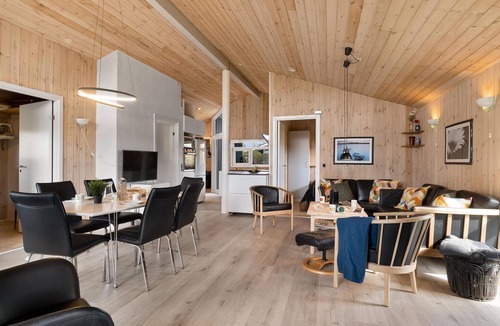 Nørre Hurup House | Gorgeous home in Hadsund with kitchen