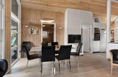 Nørre Hurup House | Gorgeous home in Hadsund with kitchen