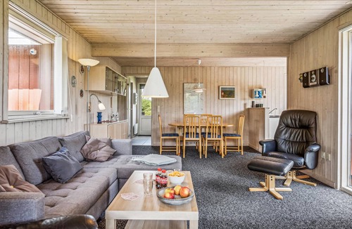 Hejlsminde Strand House | Gorgeous home in Hejls with kitchen
