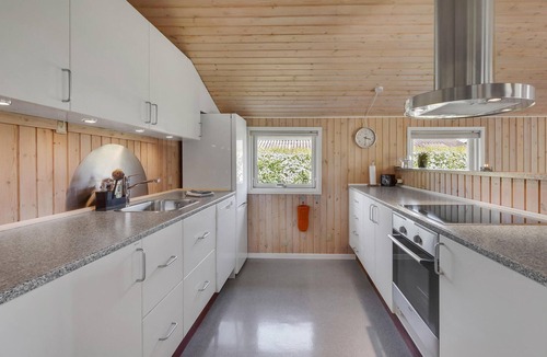 Hejlsminde Strand House | Gorgeous home in Hejls with WiFi