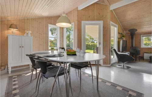 Hejlsminde Strand House | Gorgeous Home In Hejls With Wifi