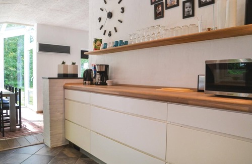 Janderup House | Gorgeous home in Hejnsvig with kitchen