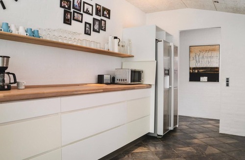 Janderup House | Gorgeous home in Hejnsvig with kitchen
