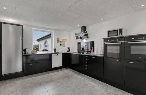 Hejnsvig House | Gorgeous home in Hejnsvig with WiFi
