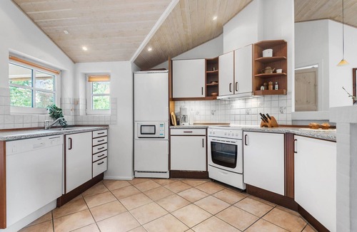 Henne House | Gorgeous home in Henne with kitchen