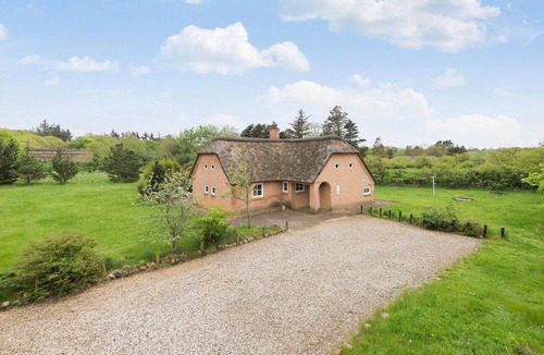 Henne House | Gorgeous home in Henne with kitchen