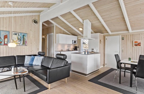 Hirtshals House | Gorgeous home in Hirtshals with sauna