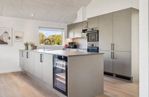 Hoensinge House | Gorgeous home in Højby with kitchen