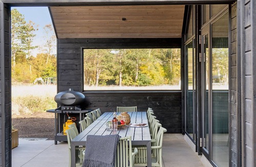 Hoensinge House | Gorgeous home in Højby with kitchen