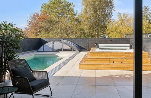 Hoensinge House | Gorgeous home in Højby with kitchen