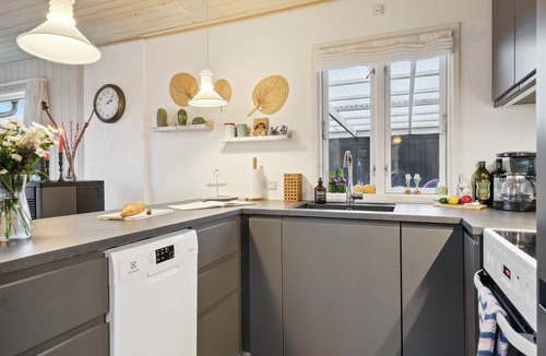 Hornslet House | Gorgeous home in Hornslet with kitchen