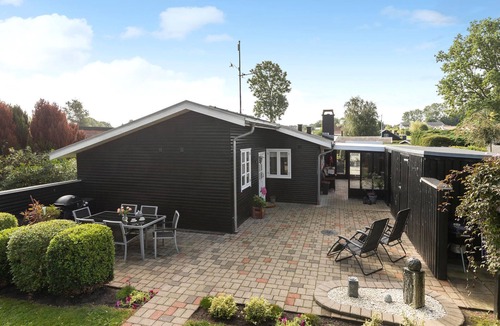 Hornslet House | Gorgeous home in Hornslet with kitchen