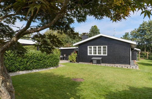 Hornslet House | Gorgeous home in Hornslet with kitchen