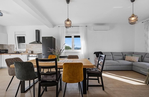 Danilo Biranj House | Gorgeous home in Danilo with WiFi