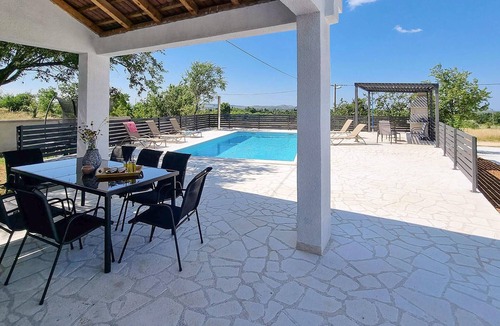 Benkovac House | Gorgeous home in Miranje Gornje