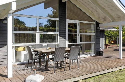 Østerskov House | Gorgeous home in Humble with sauna