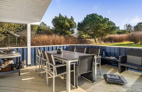 Ristinge House | Gorgeous home in Humble with kitchen