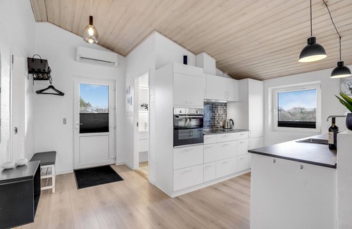 Nørre Lyngvig House | Gorgeous home in Hvide Sande with sauna