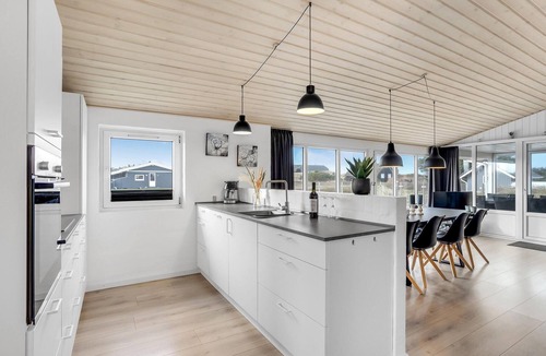 Nørre Lyngvig House | Gorgeous home in Hvide Sande with sauna