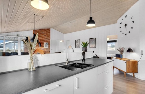 Nørre Lyngvig House | Gorgeous home in Hvide Sande with sauna