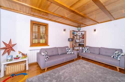 Jasenak House | Gorgeous home in Jasenak with WiFi