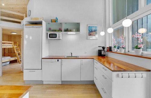 Bratten Strand House | Gorgeous home in Jerup with sauna