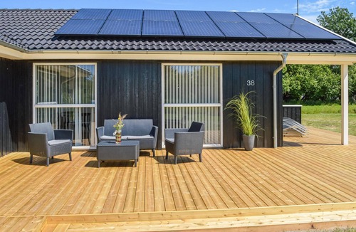 Bratten Strand House | Gorgeous home in Jerup with sauna
