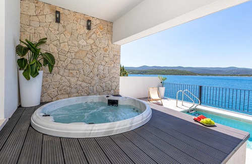 Klek House | Gorgeous home in Klek with sauna