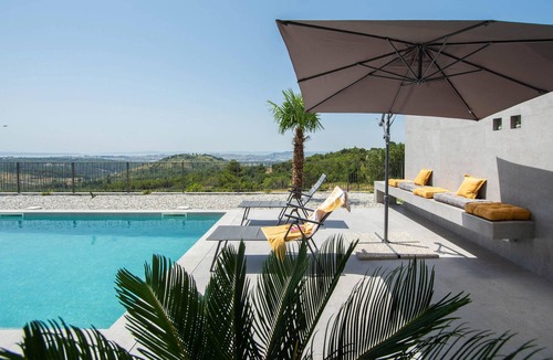 Klis House | Gorgeous home in Klis