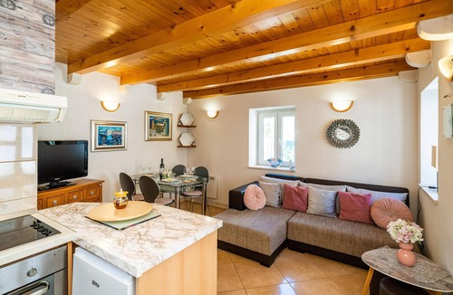 Komolac House | Gorgeous home in Komolac with WiFi