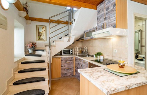 Komolac House | Gorgeous home in Komolac with WiFi