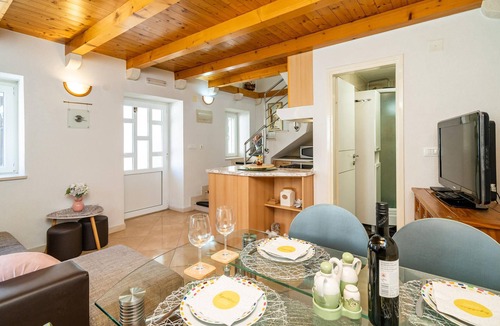 Komolac House | Gorgeous home in Komolac with WiFi