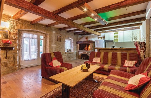 Tinjan House | Gorgeous home in Kringa