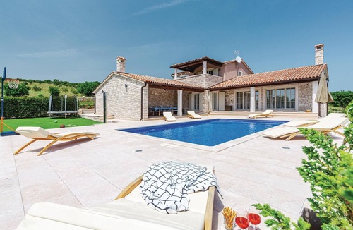 Krnica House | Gorgeous home in Krnica with sauna
